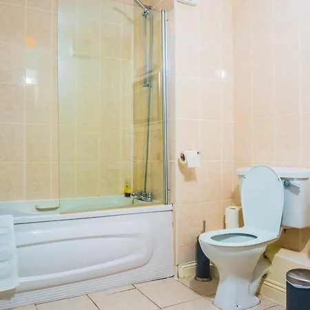 דירה 1 Bedroom By Trinity